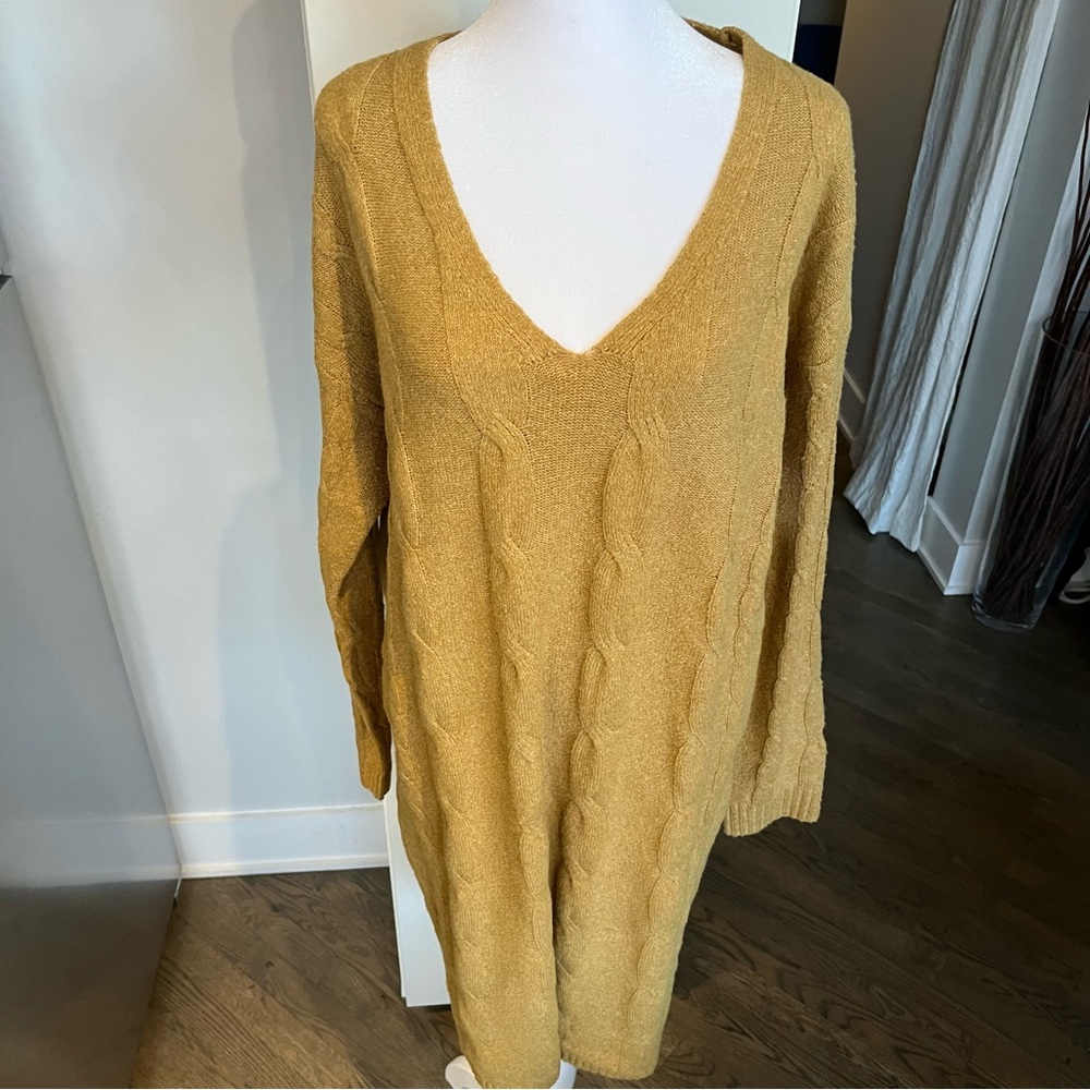 NWT. Stitchdrop sweater dress size medium.